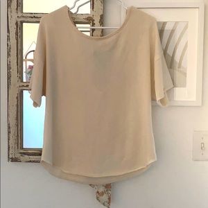 Beautiful shirt with flowered back lace